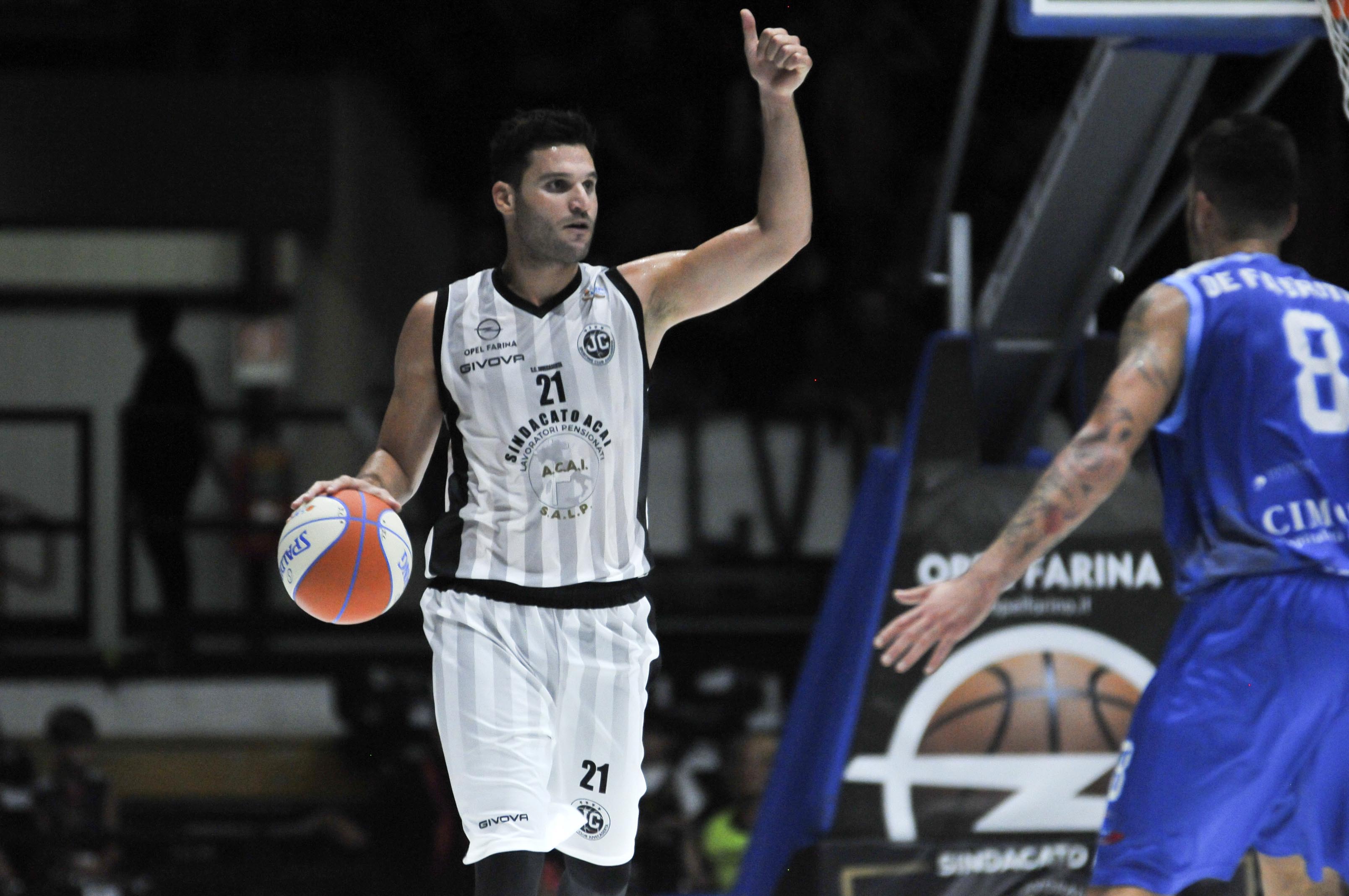 Juvecaserta ancora ko, Gentile: “In casa siamo irriconoscibili e non so perchè”. Giuri: “I fischi non ci aiutano, serve pazienza da parte dei tifosi”