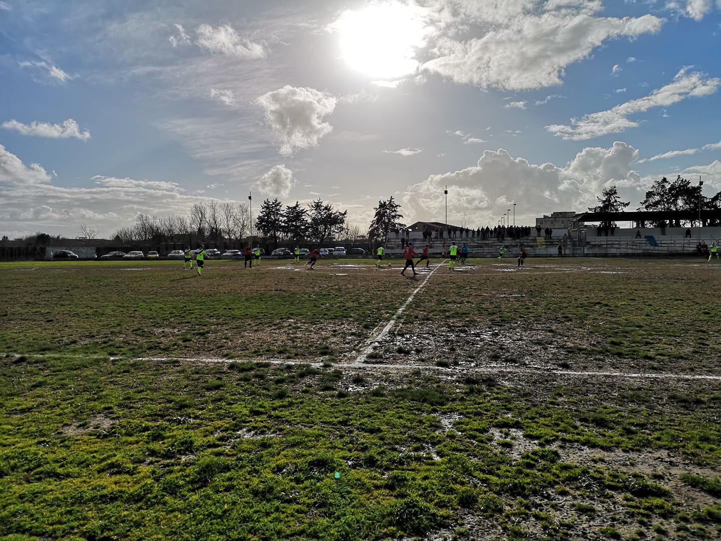 INCREDIBILE A CASTEL VOLTURNO. Partita sospesa all’85’ per impraticabilità del campo