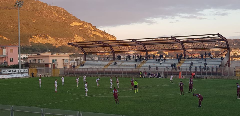 PUTEOLANA NUOVA CAPOLISTA. Un Mondragone coraggioso tiene testa, poi cede al 94′