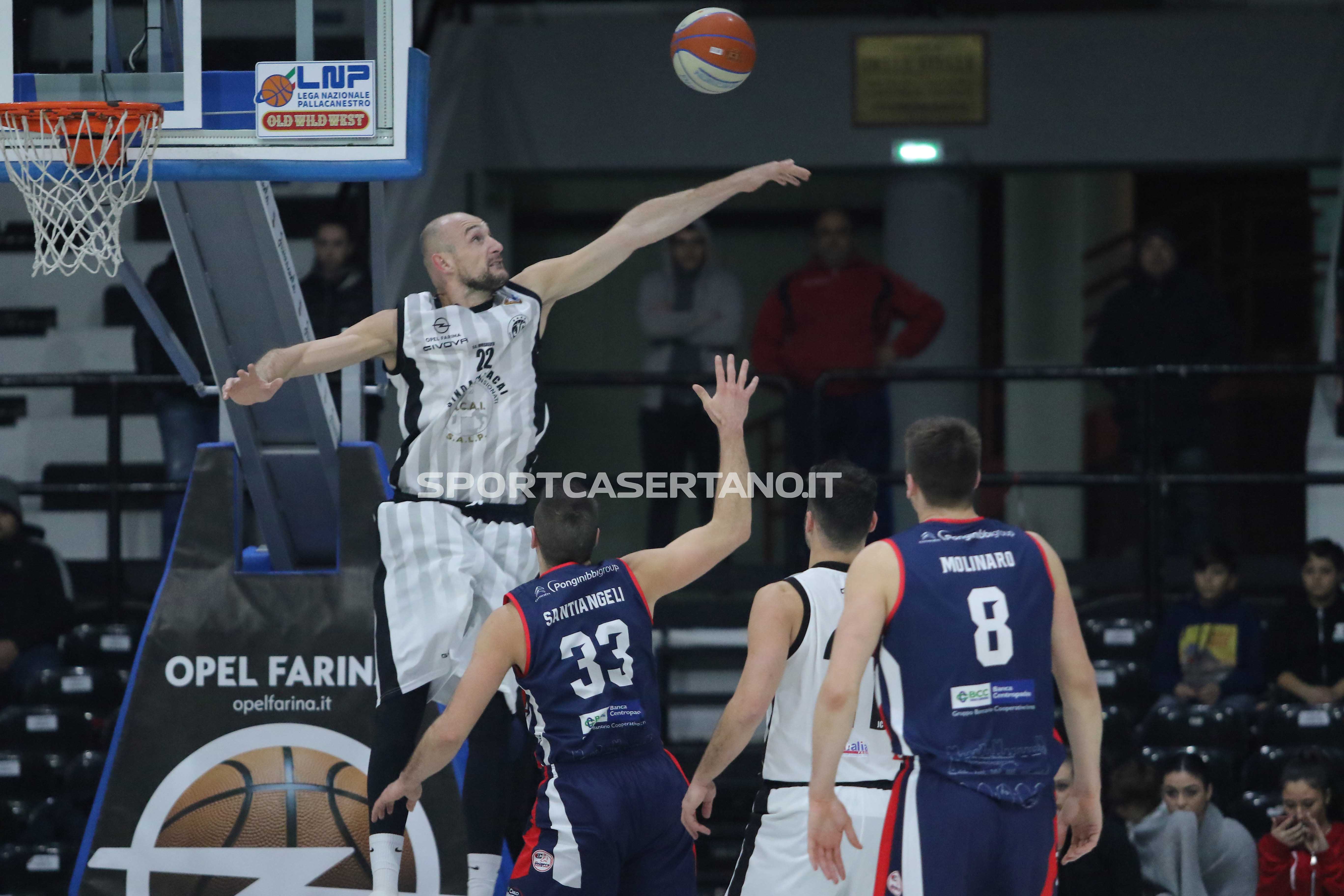 Cusin in azione contro Piacenza (Foto Gianfranco Carozza)