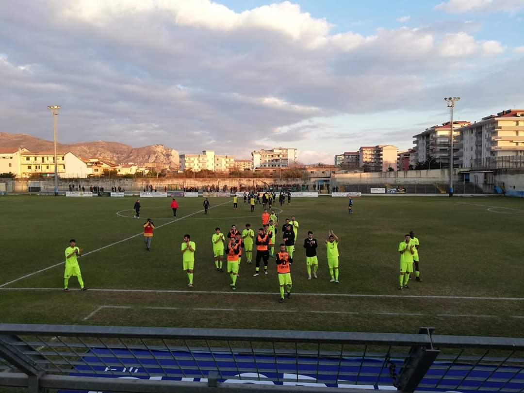 IL GLADIATOR COMPIE L’IMPRESA. Con una reazione straordinaria nella ripresa frena la capolista