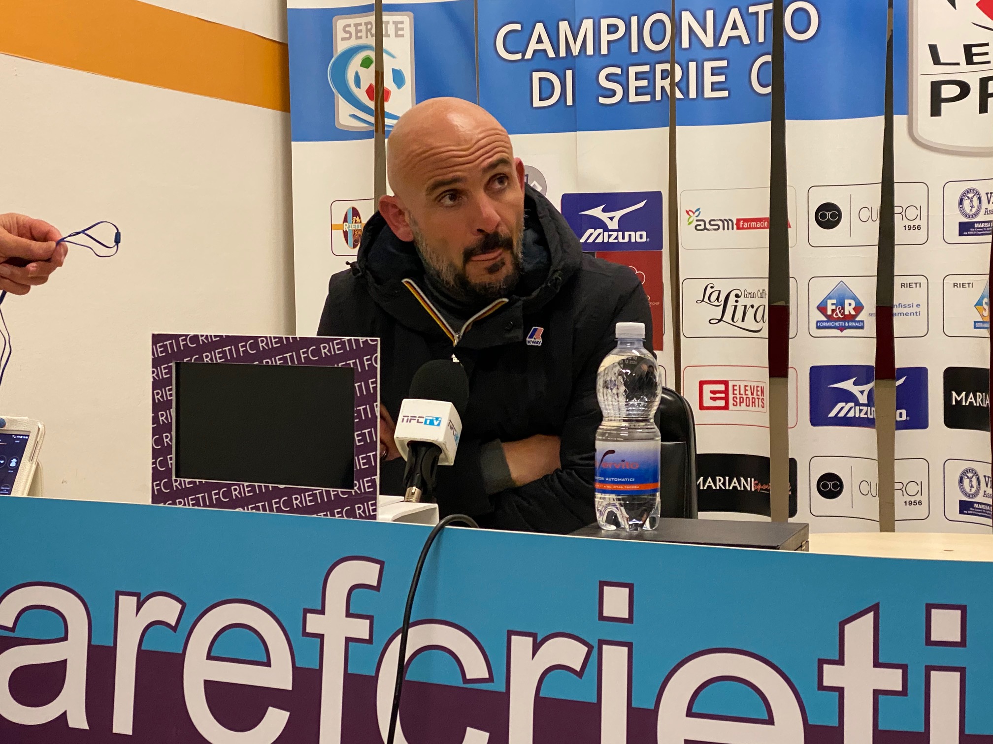 Casertana inguardabile a Rieti, Ginestra: “Abbiamo fatto schifo, giuste le critiche e chiedo scusa ai tifosi. Ora pensiamo solo a salvarci”