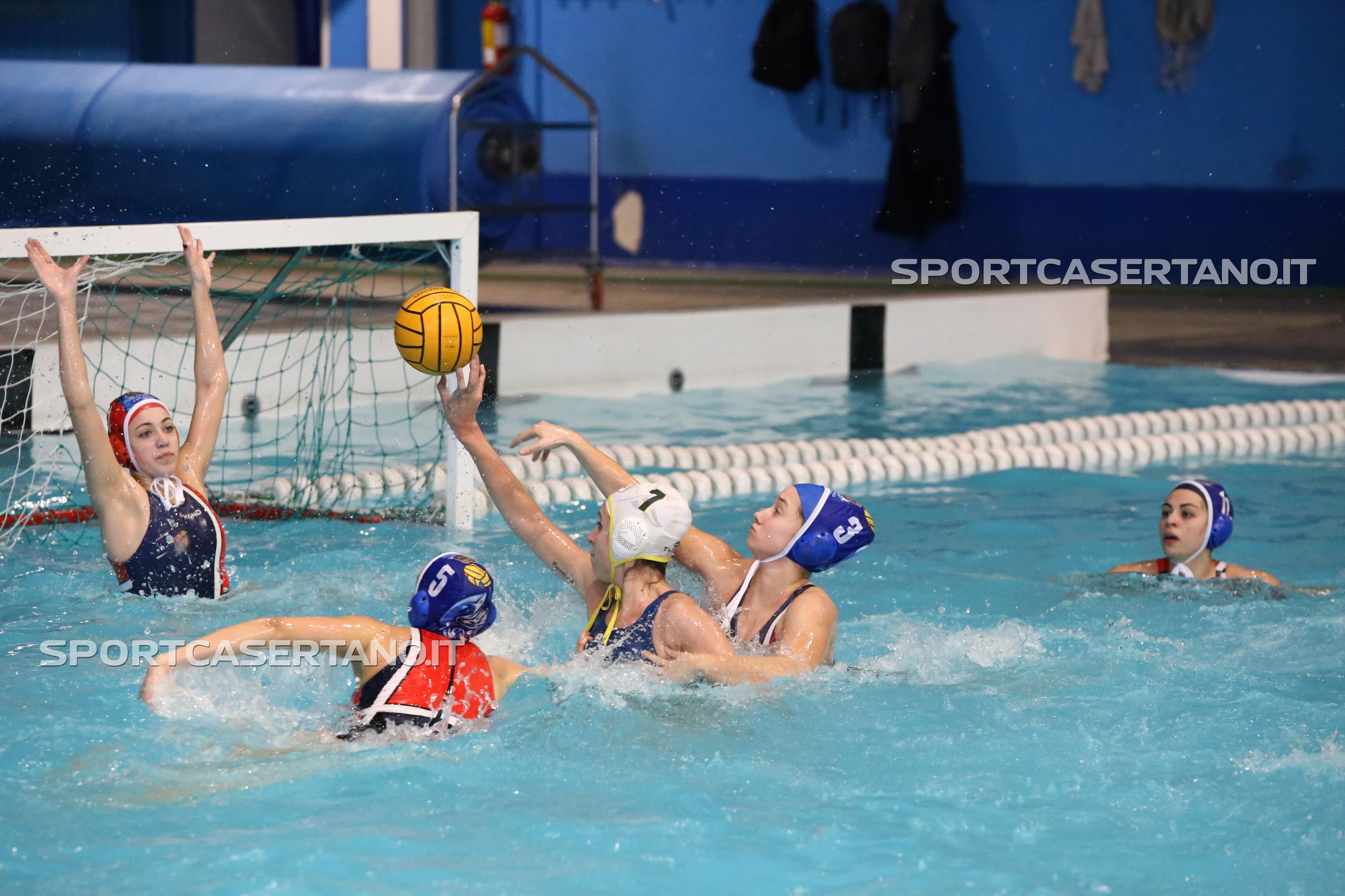 Errori e regali, il Volturno si arrende al Cosenza