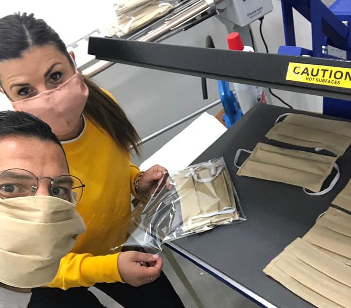 IL GRAN CUORE DEL “GIGANTE”. Maraucci e la moglie creano mascherine e le regalano