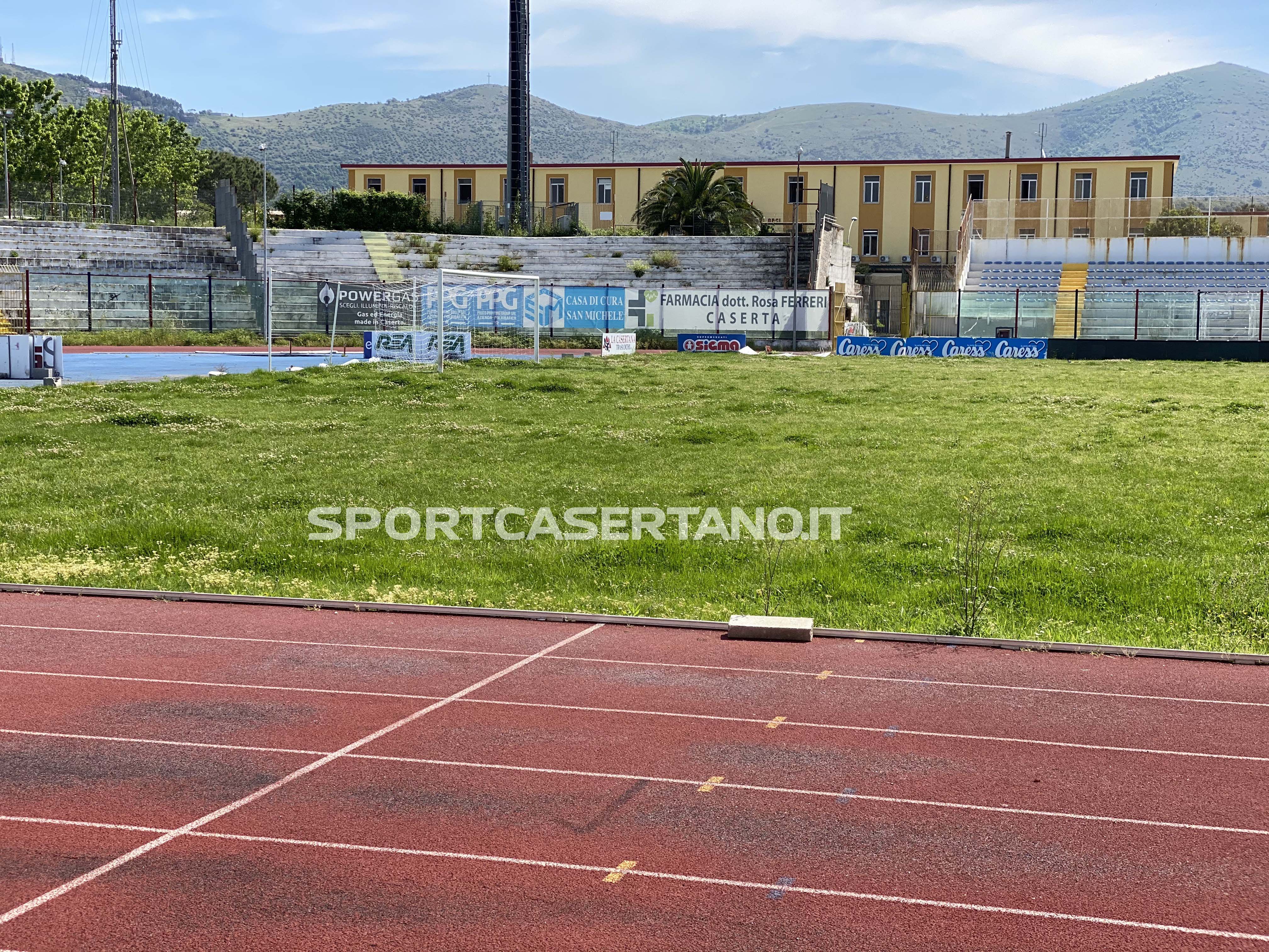 CHE SCEMPIO! – Stadio Pinto abbandonato a se stesso con erbacce, ratti e serpenti. Ecco le foto del degrado