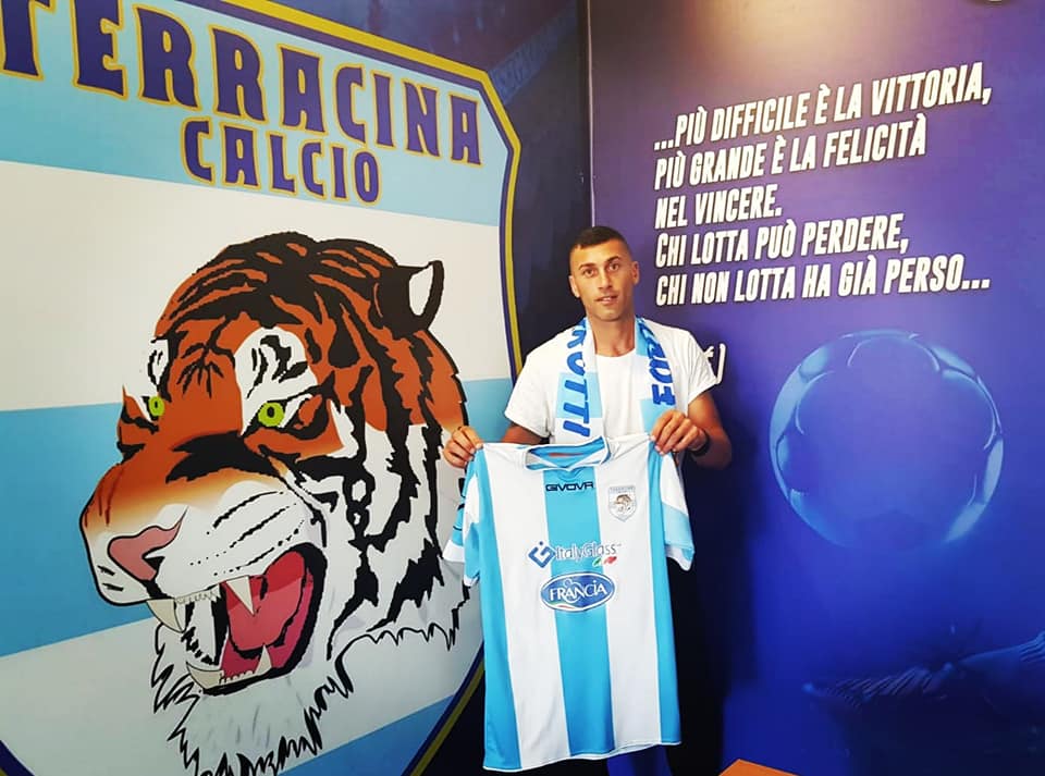 IL TERRACINA PESCA NEL LITORALE DOMIZIO. Firma un bomber ex Mondragone ed Insieme Ausonia