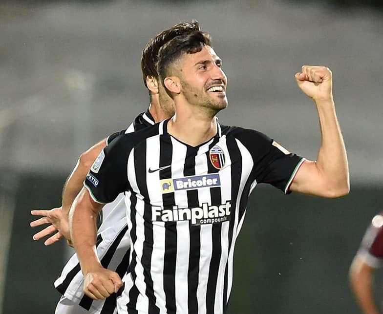 TROTTA ON FIRE. Doppietta alla Salernitana, il bomber casertano trascina l’Ascoli a suon di goal