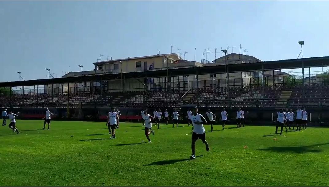 REAL AVERSA, SU IL SIPARIO. Stamattina al “Bisceglia” la prima seduta, diversi atleti in fase di valutazione
