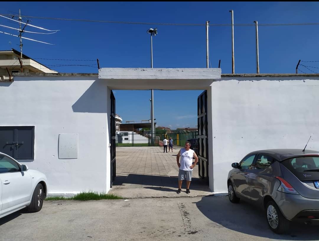 IL ‘BISCEGLIA’ A PORTE APERTE. Il Real Aversa abbraccia i tifosi su indicazione del presidente Pellegrino