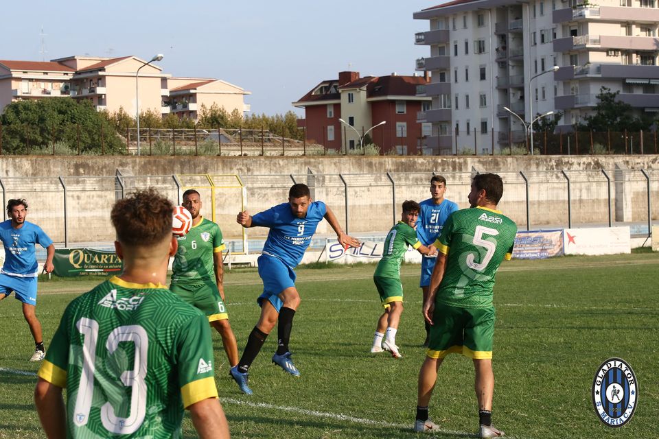 IL GLADIATOR CEDE ALL’EQUIPE CAMPANIA. Primo tempo equilibrato, il valore dei pezzi pregiati ‘disoccupati’ esce alla distanza