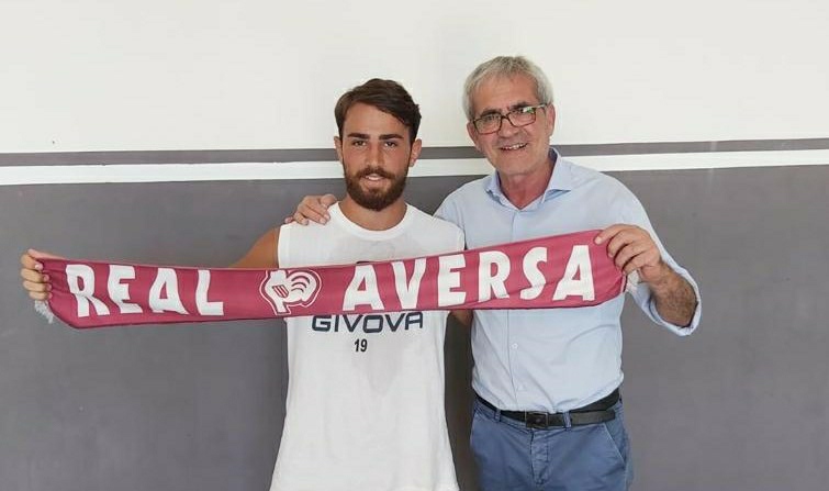 REAL AVERSA, L’ENFANT PRODIGE MANTIENE LA PROMESSA. Il talento ex Napoli firma alla vigilia del debutto di Casarano