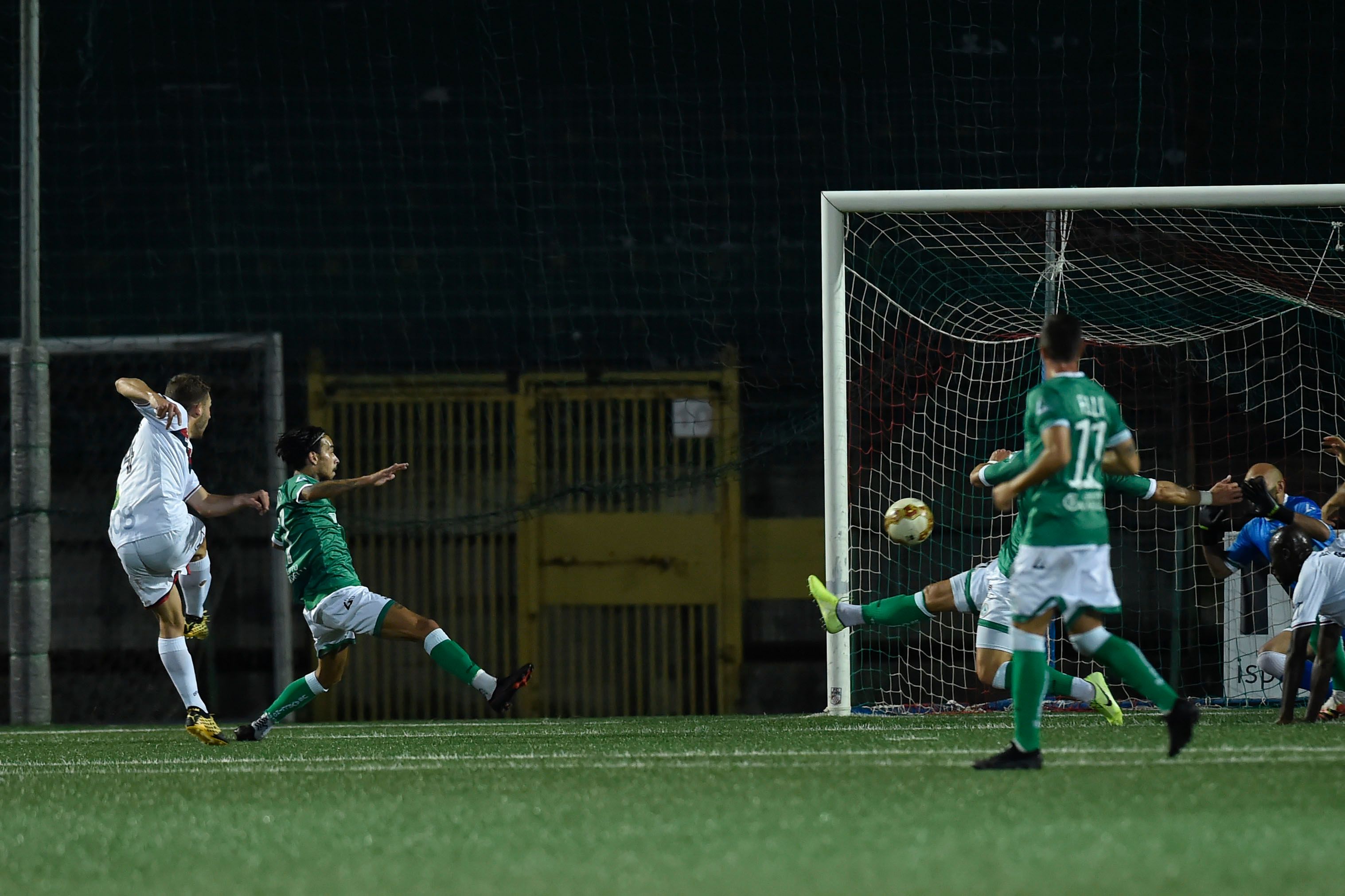 SCONFITTA PER I ROSSOBLU. La Casertana resiste un tempo poi l’Avellino si prende il derby del ‘Partenio’