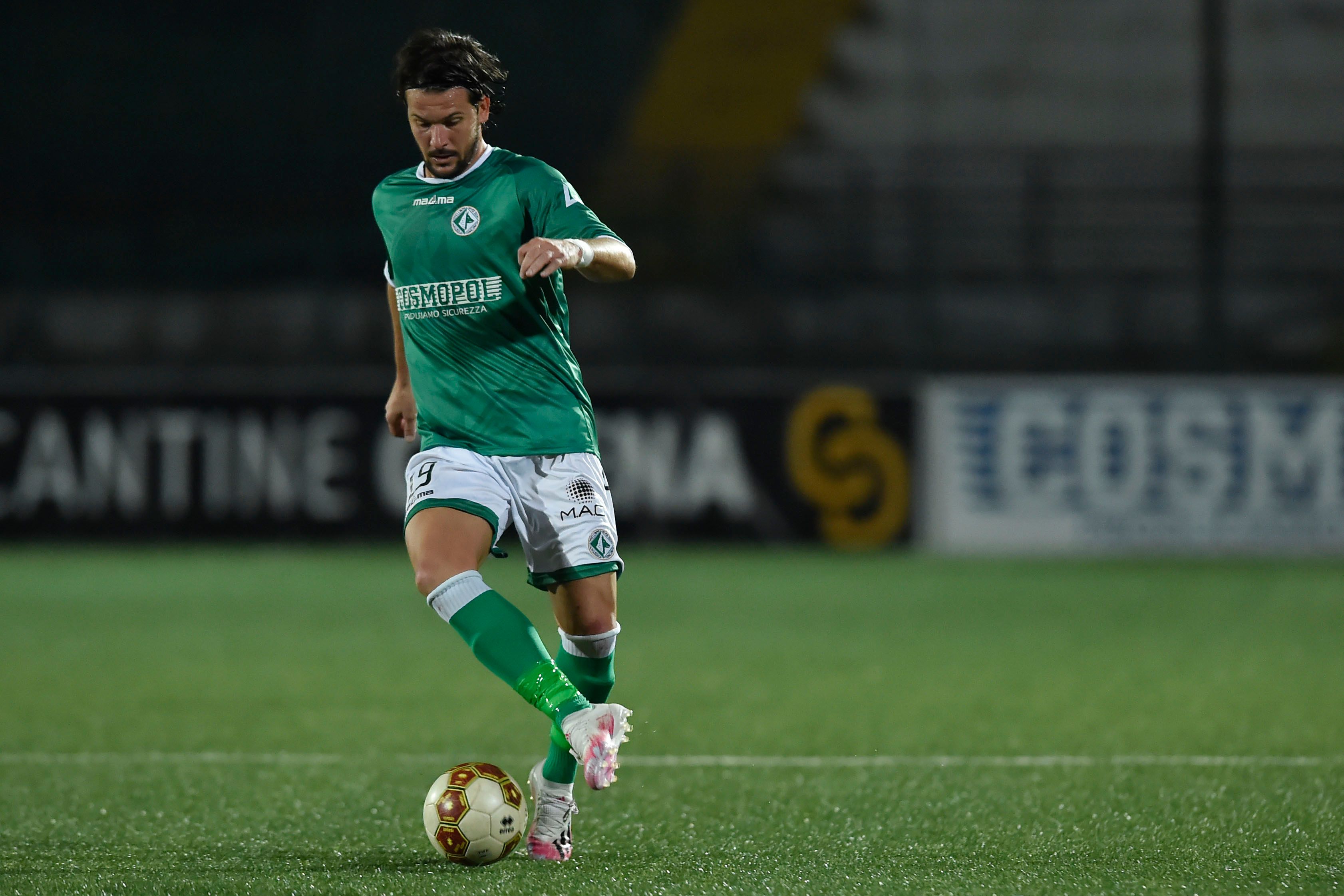 SCONFITTA PER I ROSSOBLU. La Casertana resiste un tempo poi l’Avellino si prende il derby del ‘Partenio’