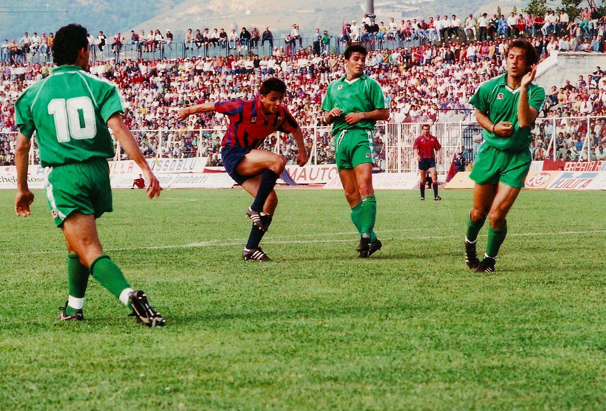 Cerbone al tiro contro il Monopoli nel 1991