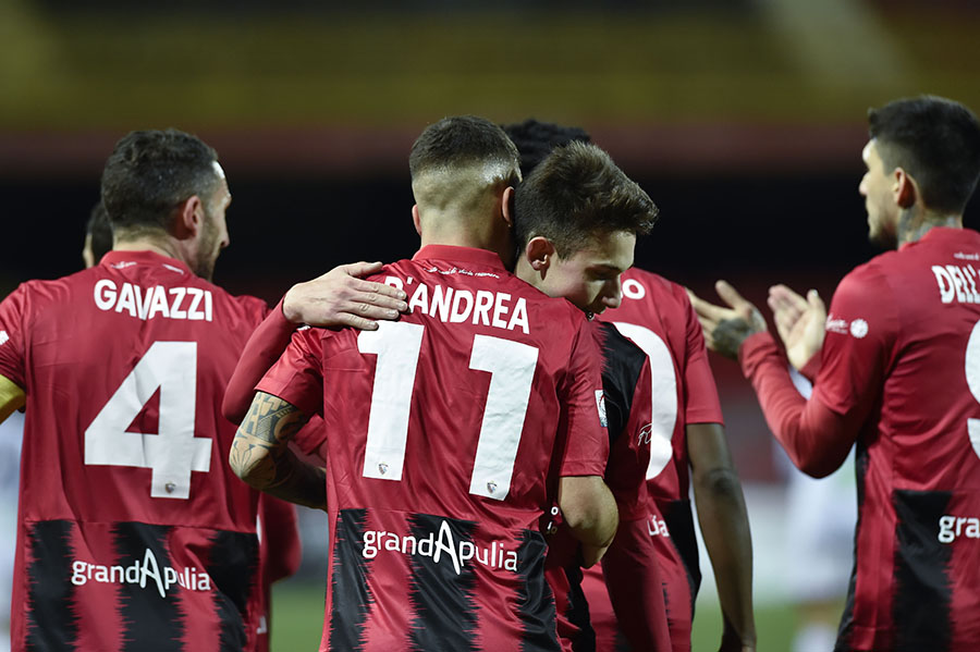 IL NUOVO INIZIO DELLA CASERTANA. Gol, applausi e tante certezze. Un mese per rinascere e costruire il futuro