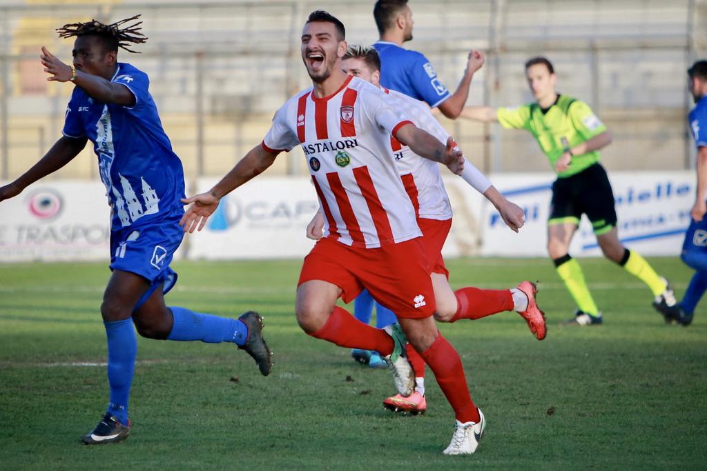 REAL AVERSA, IL 2021 INIZIA AD ALTAMURA. Biancorossi ambiziosi, un bomber ex Taranto dal grande fiuto del goal