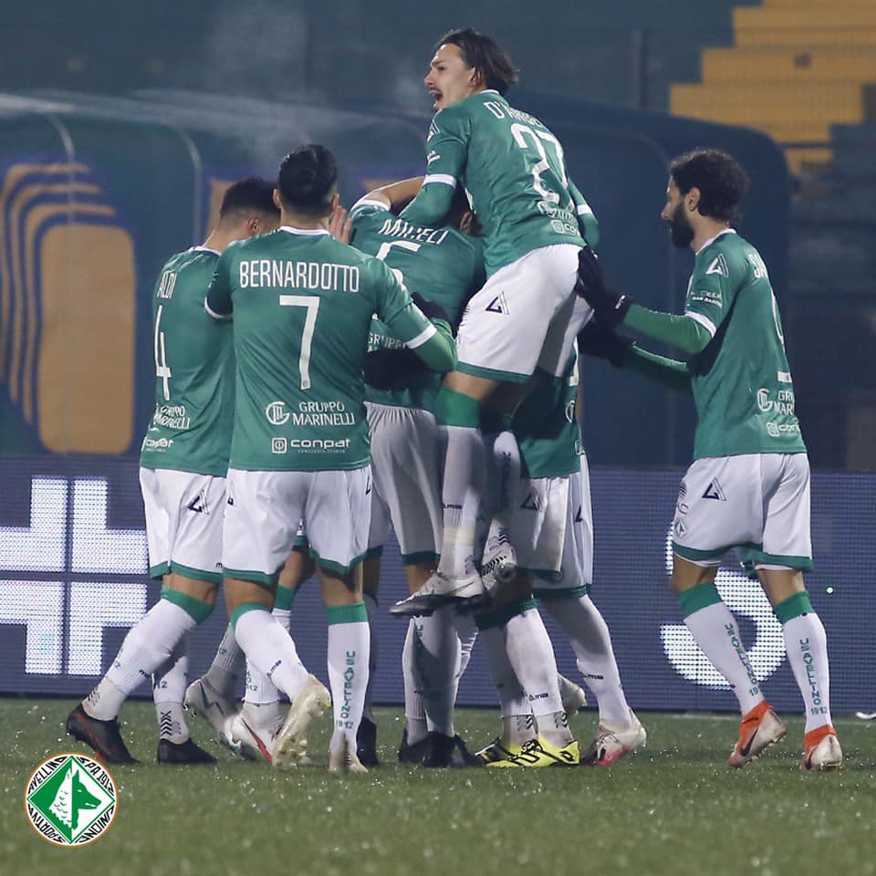 I LUPI NELLA TANA DEL FALCO. Al “Pinto” si sfidano le regine del 2021, Avellino al secondo posto dopo una super rimonta