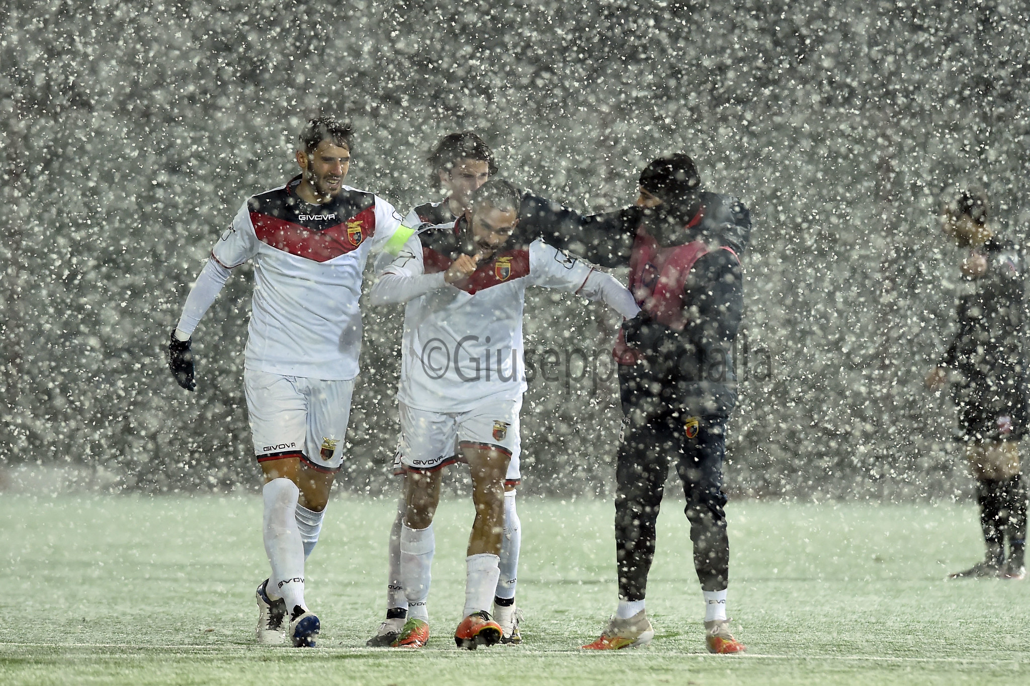 LA FOTOGALLERY. Per la Casertana tre punti sotto la neve