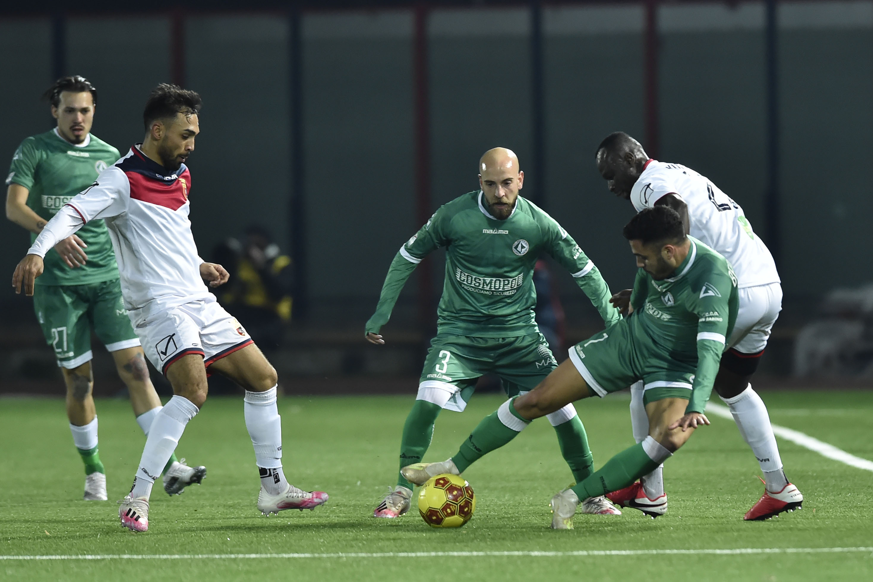 DERBY ALL’AVELLINO. I lupi passano al Pinto dopo 29 anni. La fotogallery dell’incontro