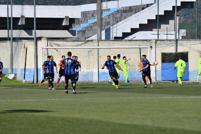 IL GLADIATOR SI SCIOGLIE COME NEVE AL SOLE. Il Latina passeggia al “Piccirillo”, 0-6 al debutto di Martino