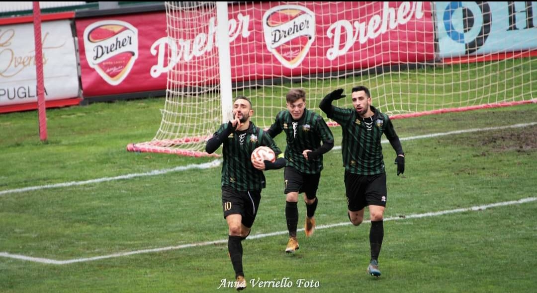 da sx: Lattanzio, Mariani e Montinaro contro il Fasano