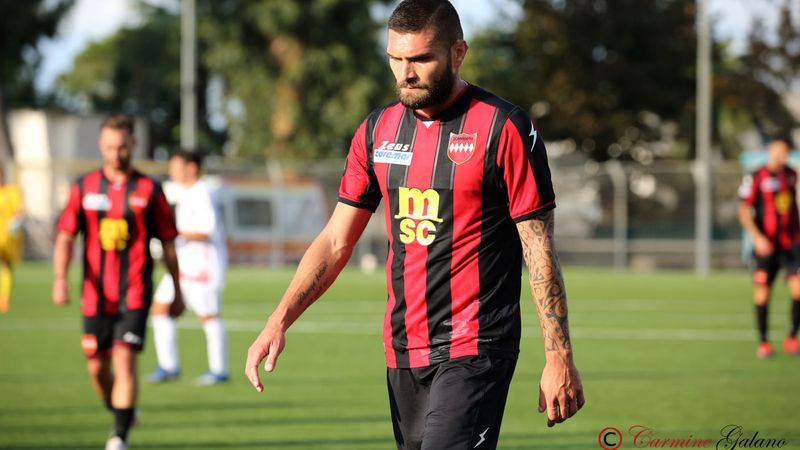 REAL AVERSA, ECCO L’EX REGINA DEL GIRONE. Sorrento ambizioso: attacco completo ed un aversano tra i pali per l’ex Salernitana Fusco