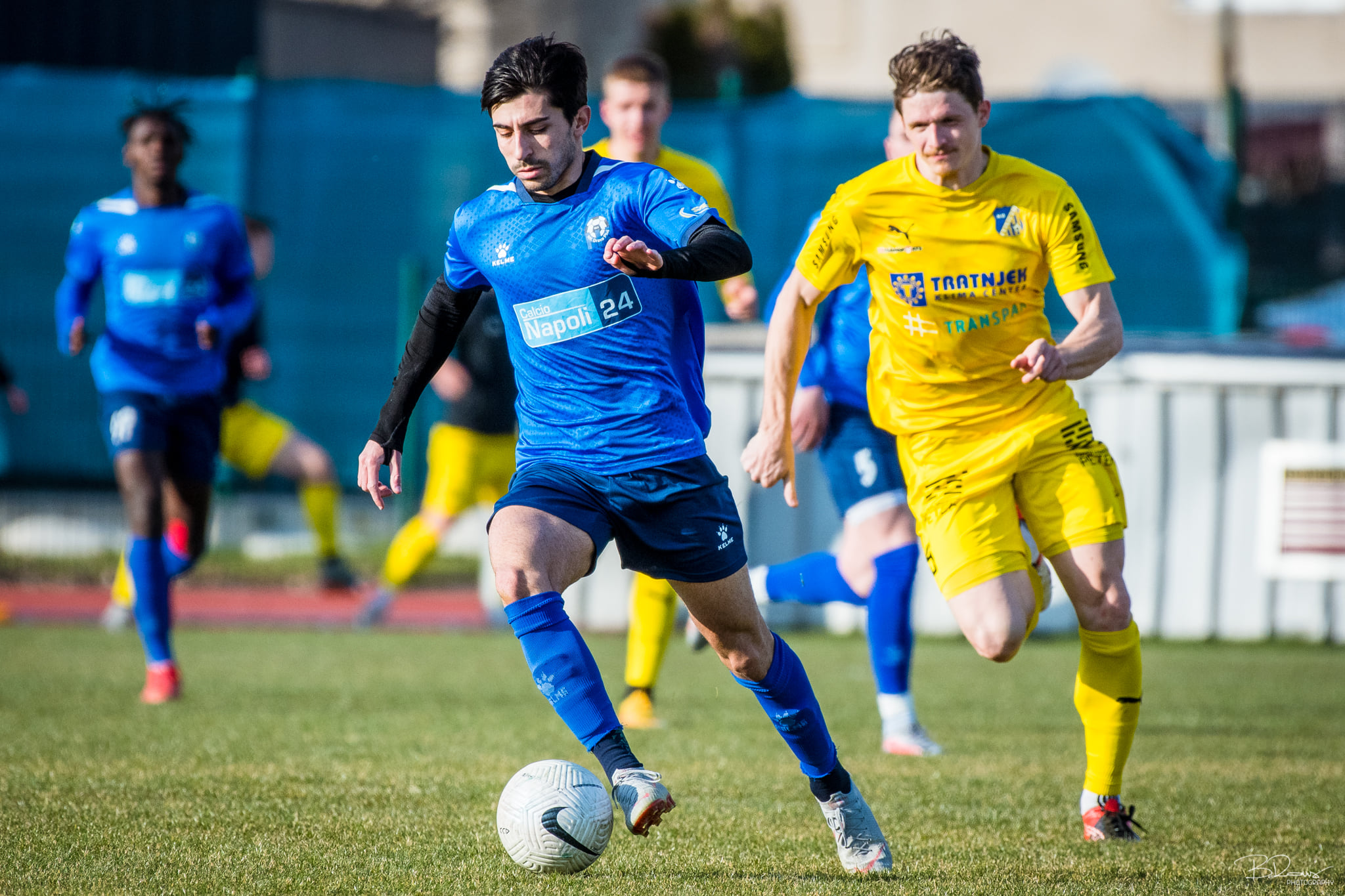 Alessio Capitelli in maglia azzurra del Drava Ptuj (foto: fb ND Beltinci)