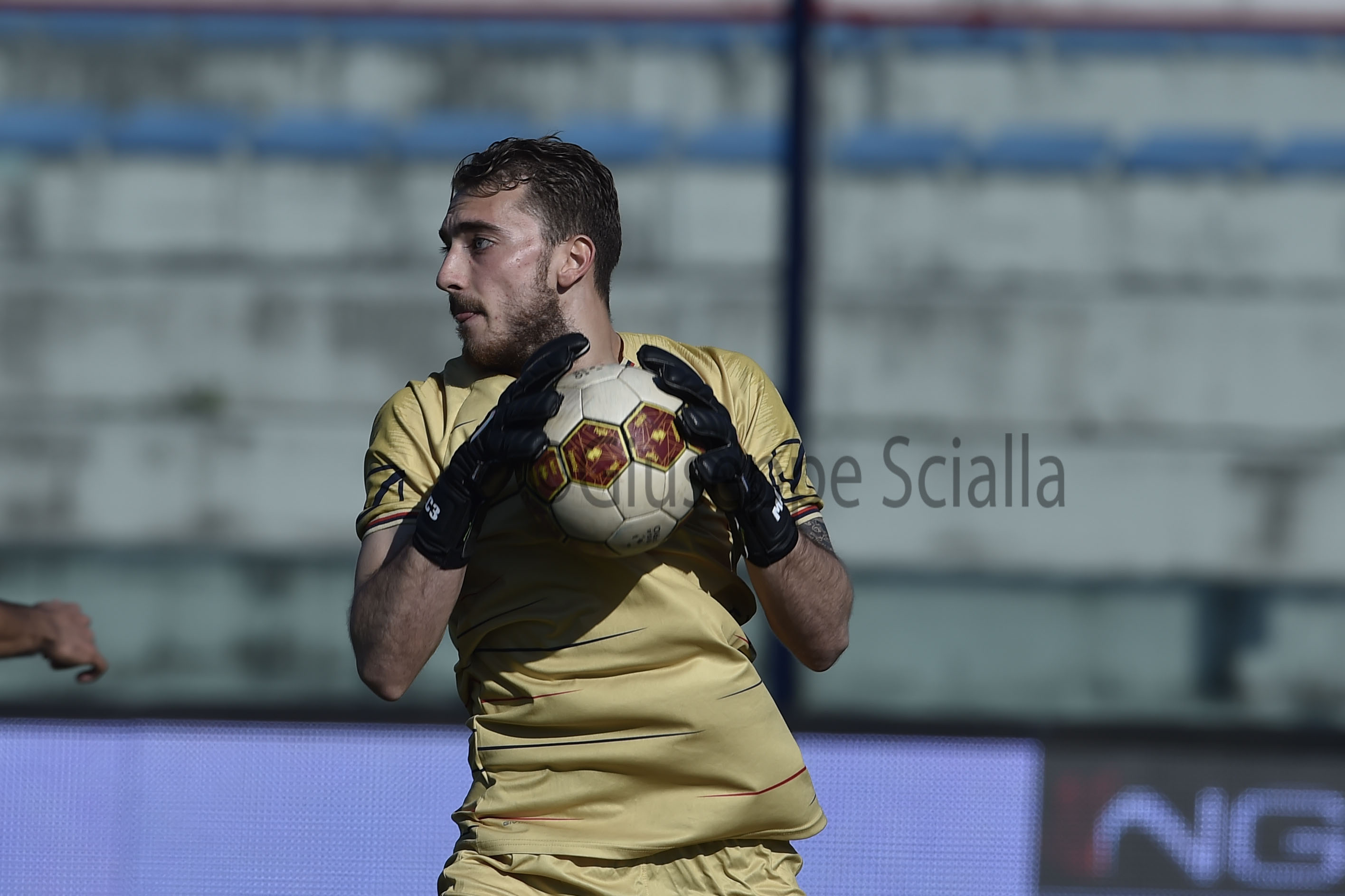 CASERTANA, AVELLA CREDE NEL GRUPPO. Il portiere rossoblù: “Dobbiamo avere sempre questa fame, nelle difficoltà sappiamo come uscirne”