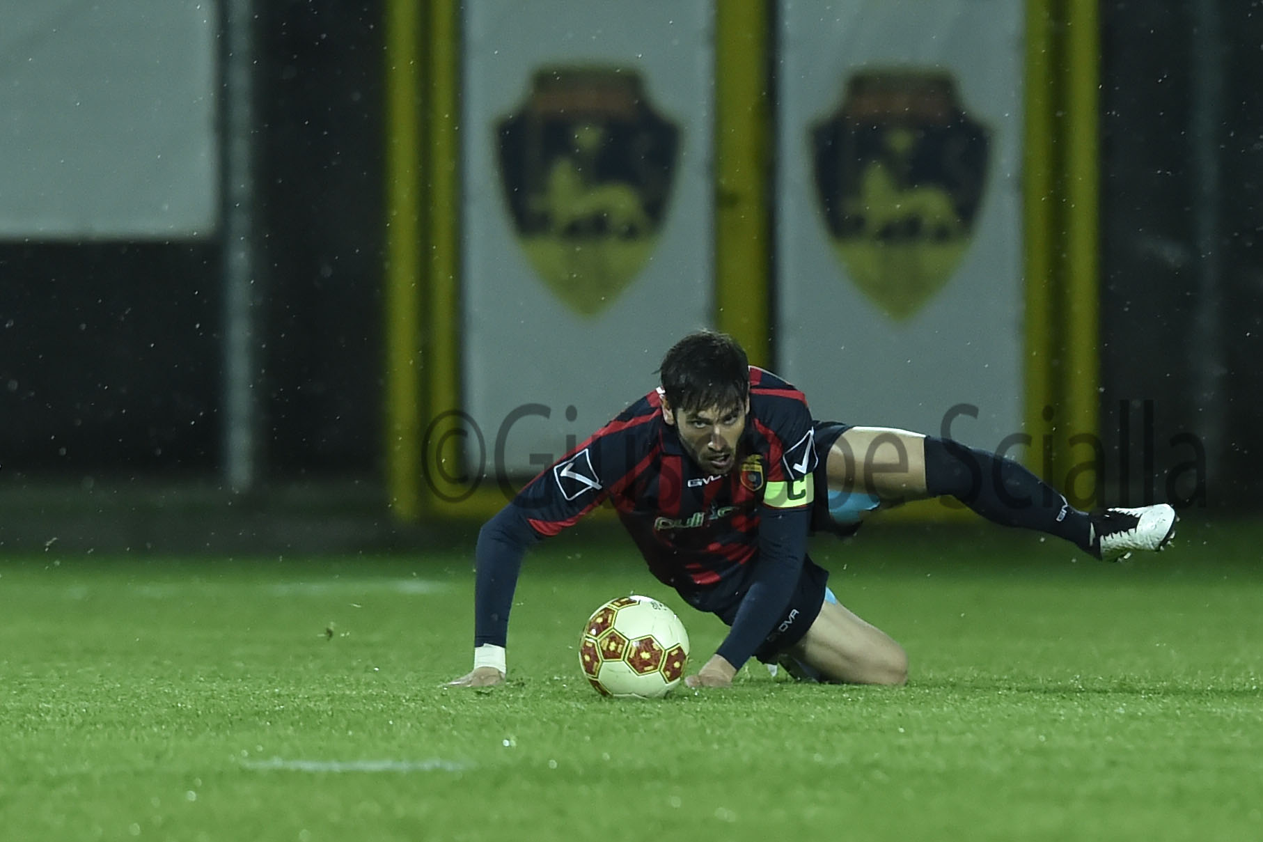 CASERTANA, IL RAMMARICO DI CARILLO. Il capitano: “Gli episodi hanno condizionato la partita, ora testa al Monopoli”