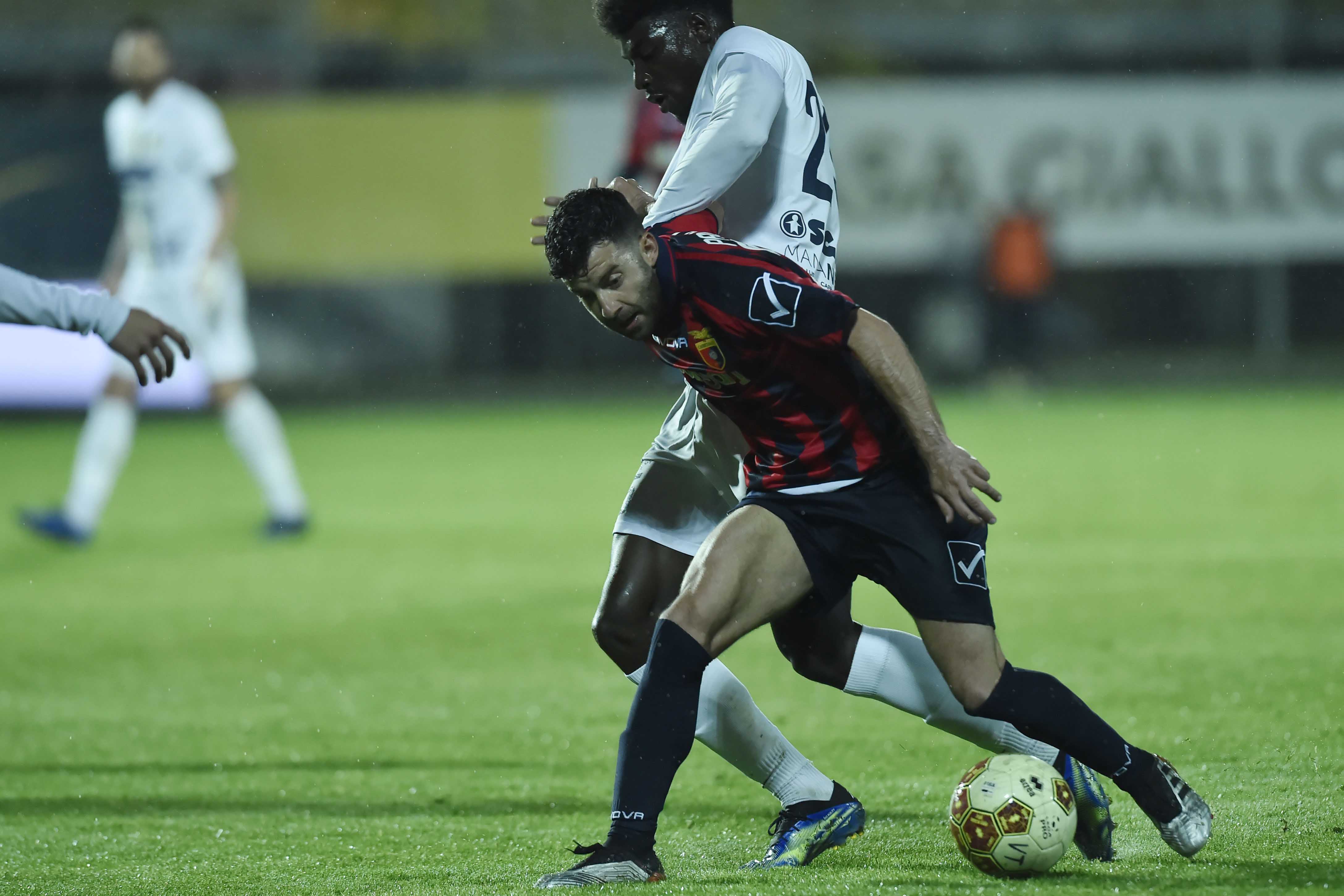 Pacilli in gol contro la Viterbese (Foto Giuseppe Scialla)