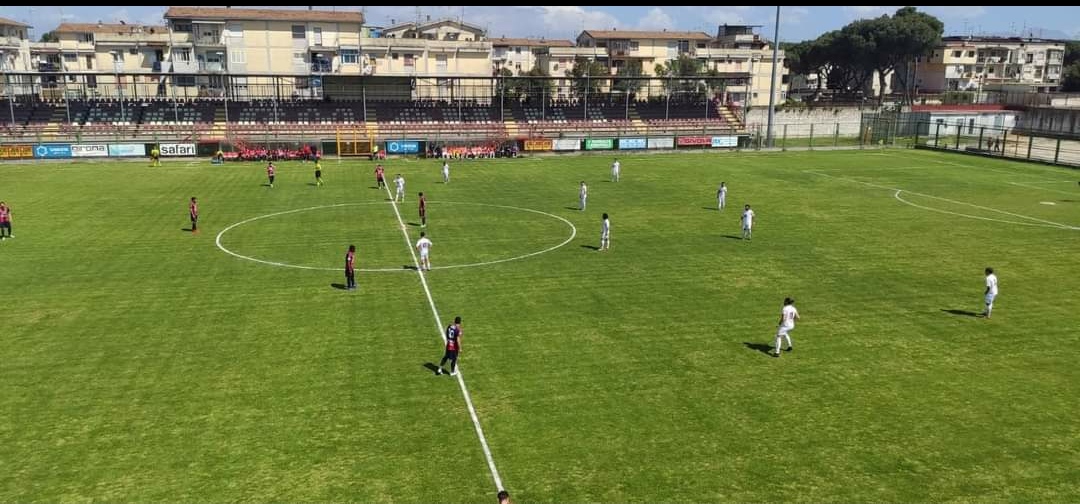 IL REAL AVERSA FRENA LA CAPOLISTA. Grande prestazione dei normanni che sfiorano il colpaccio con il Taranto