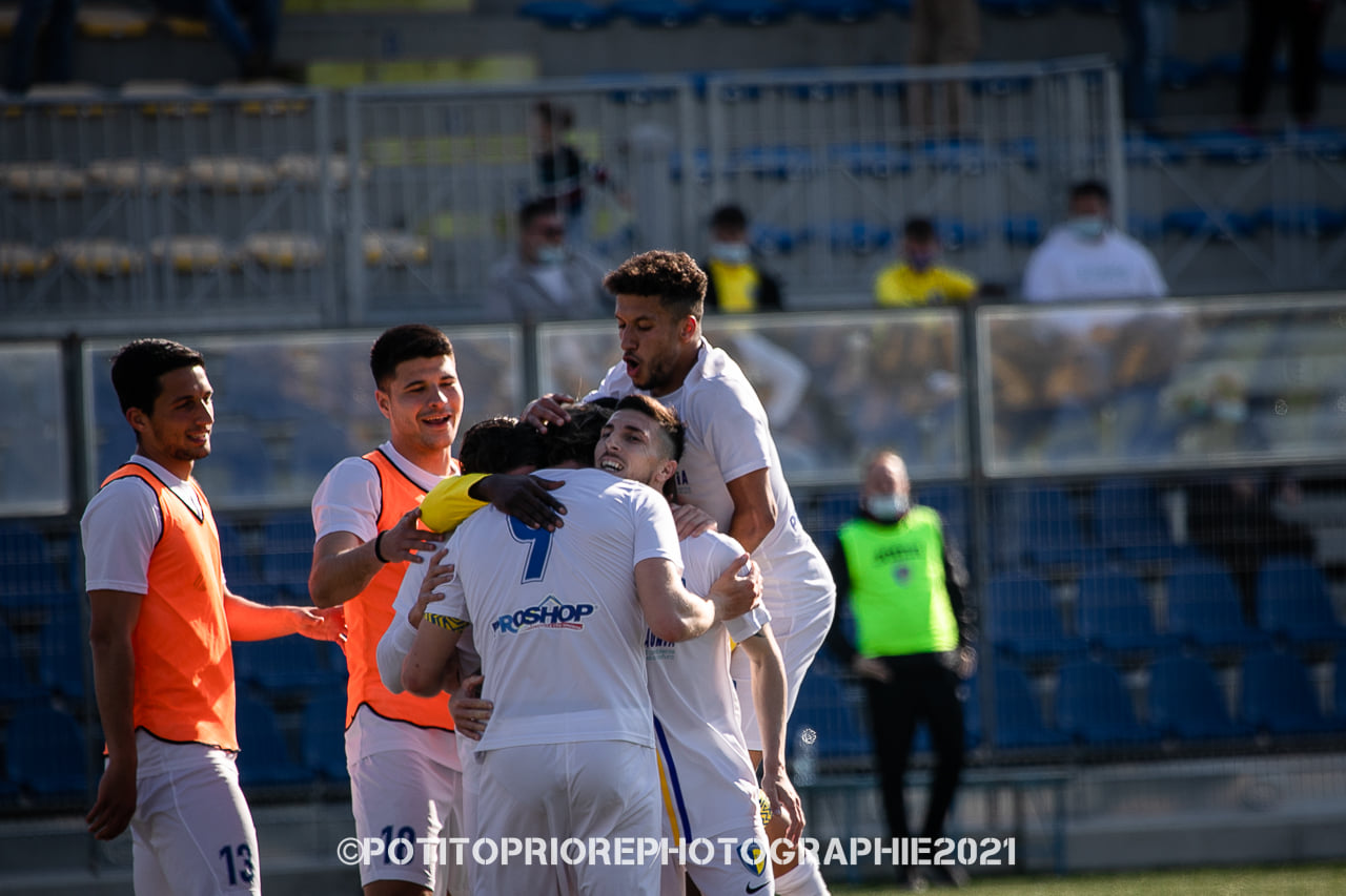 REAL AVERSA, OCCASIONE DA NON FARSI SFUGGIRE. Nell’Audace Cerignola tanti volti nuovi per l’ex Serie A: anche un aversano in attacco