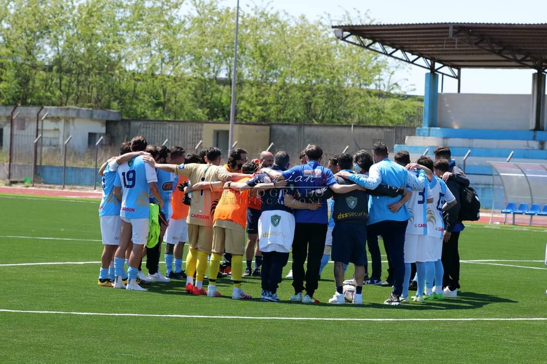 ALBANOVA, CON LA MADDALONESE È GIÀ UNA FINALE. Tra alti e bassi i biancoazzurri possono ancora sperare nella qualificazione