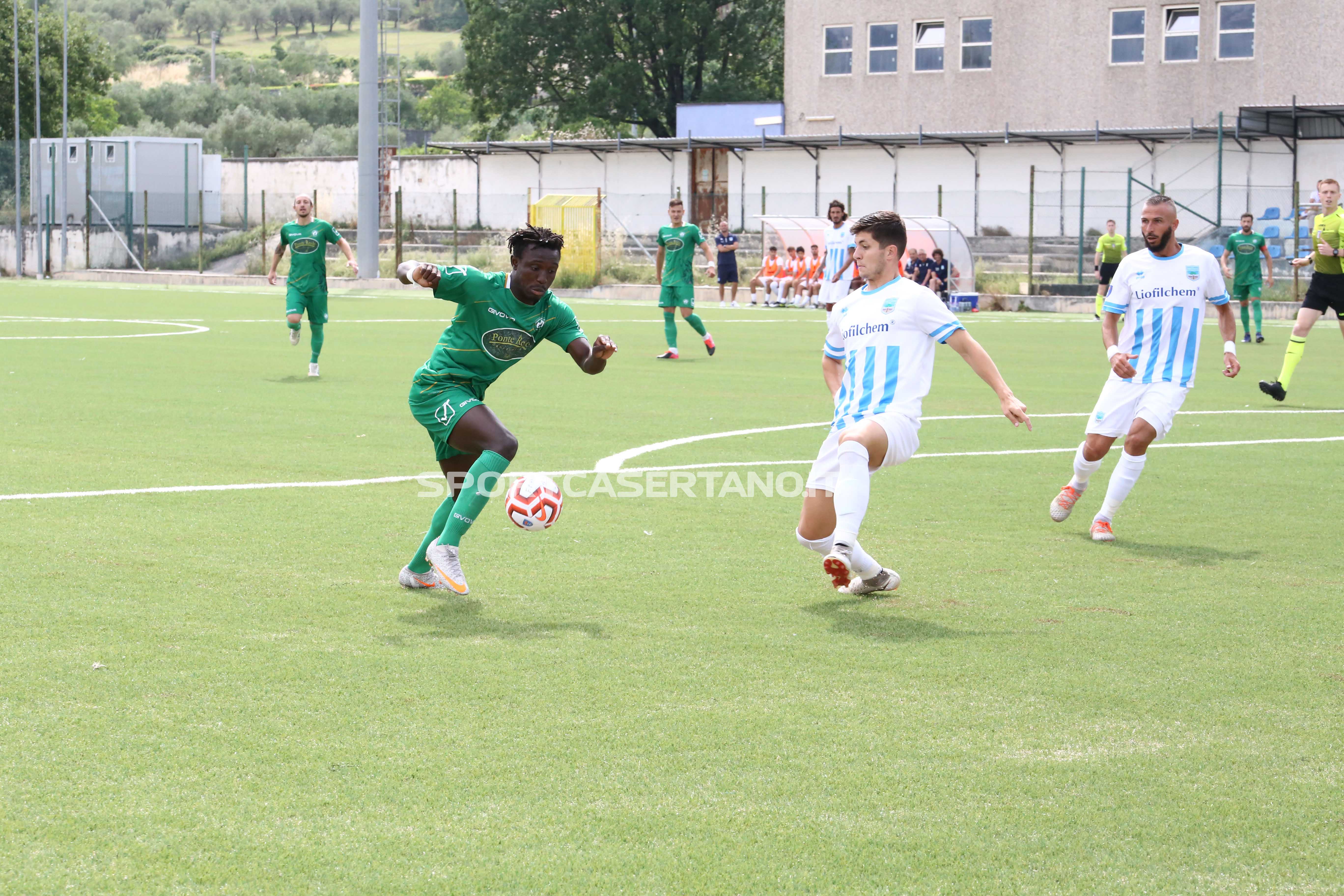 Adusa in azione contro il Pineto (Foto Armando Serpe)