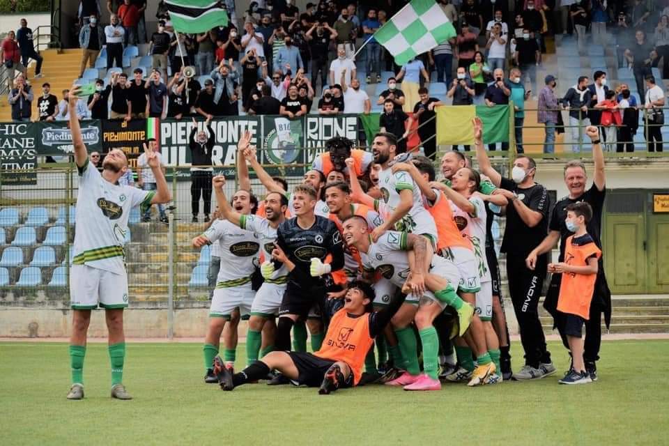 CHE ABBRACCIO PER IL MATESE. Calore incessante per i tifosi al debutto in Serie D: il “Ferrante” è una bolgia