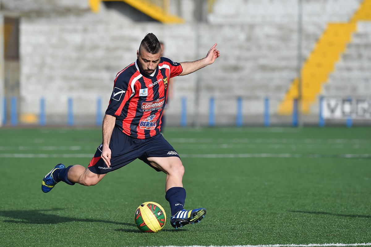 IN ARRIVO I PRIMI COLPI. La Casertana pensa ad un grande ritorno in attacco e un esperto centrale è pronto a dire sì