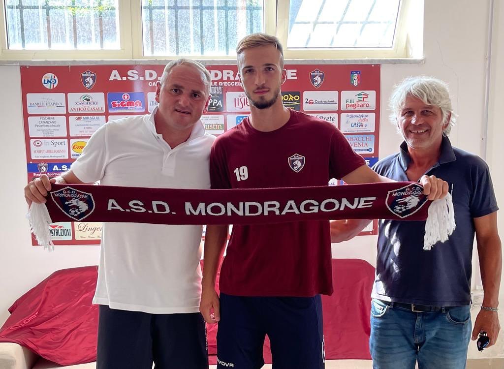 IL MONDRAGONE RINFORZA IL PACCHETTO UNDER. Sei calciatori giovani e un innesto nello staff tecnico