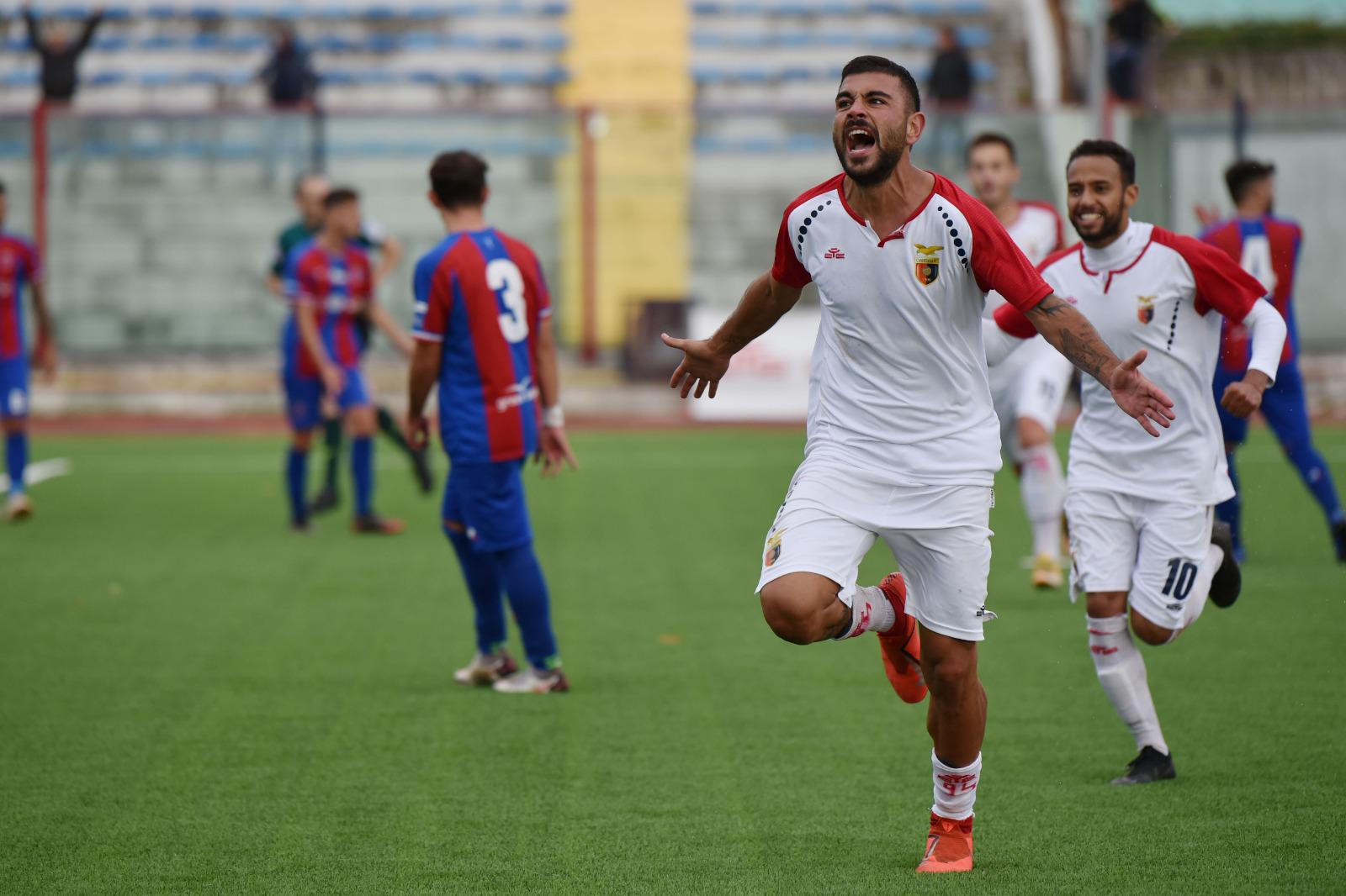 BATTUTO IL CASARANO. Tre punti di rigore e la Casertana riparte