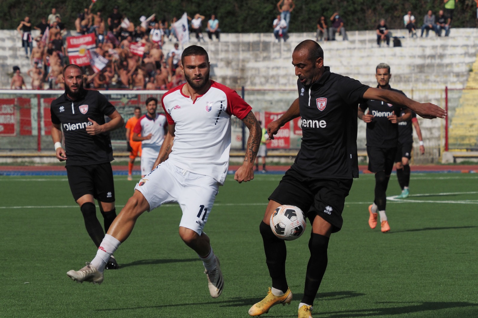 PARI CASALINGO. Liccardi riprende l’Altamura salvata da un super Giuliani, Casertana con l’amaro in bocca