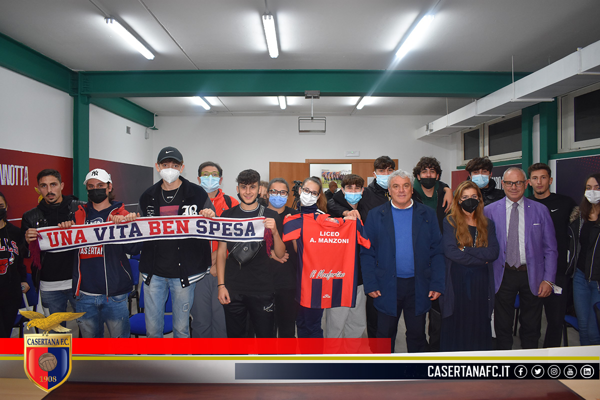 CASERTANA E LICEO MANZONI, BUONA LA PRIMA. Gran successo, gli studenti intervistano Rainone e Cusumano