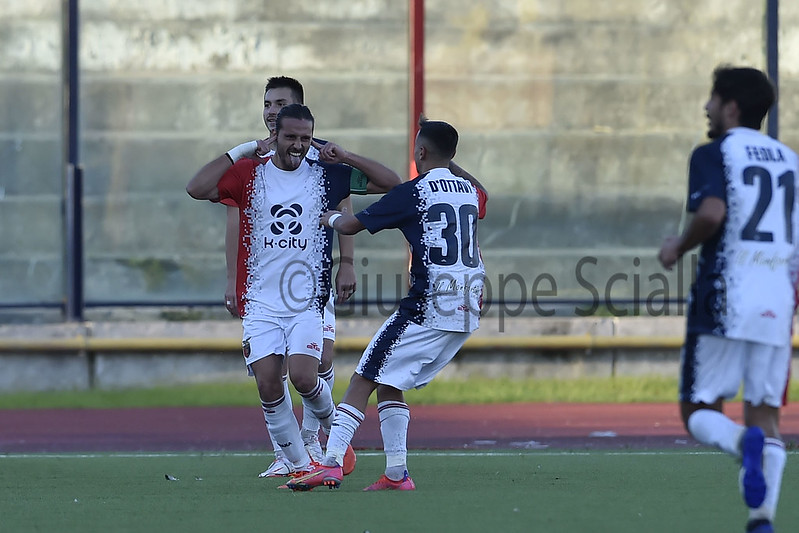 CASERTANA TRAVOLGENTE. Poker e tre punti, i rossoblù tornano a volare. La fotogallery del successo sul Sorrento