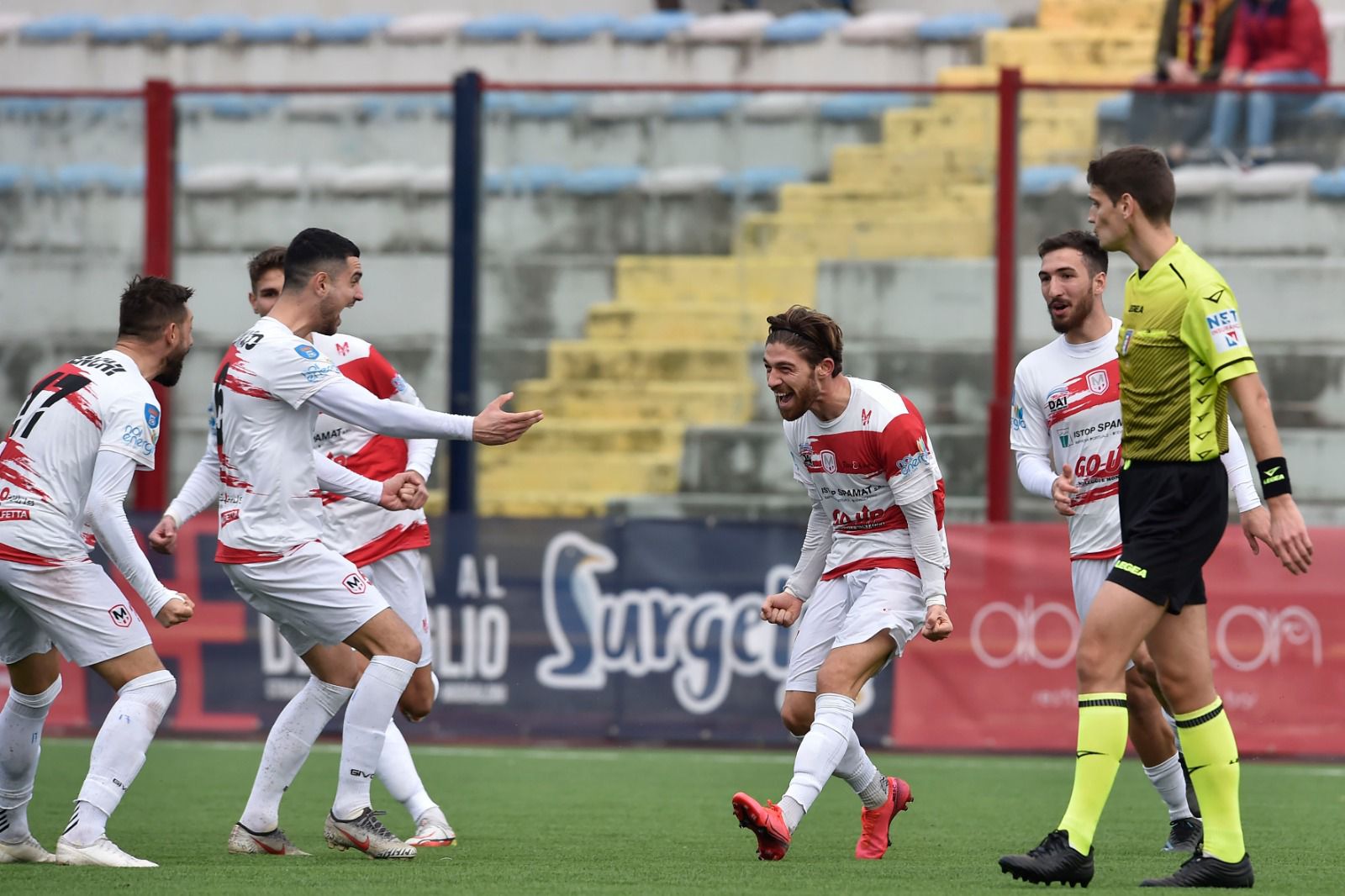 ERRORI, ERRORI E REGALI. La Casertana sprofonda al Pinto e scoppia la contestazione