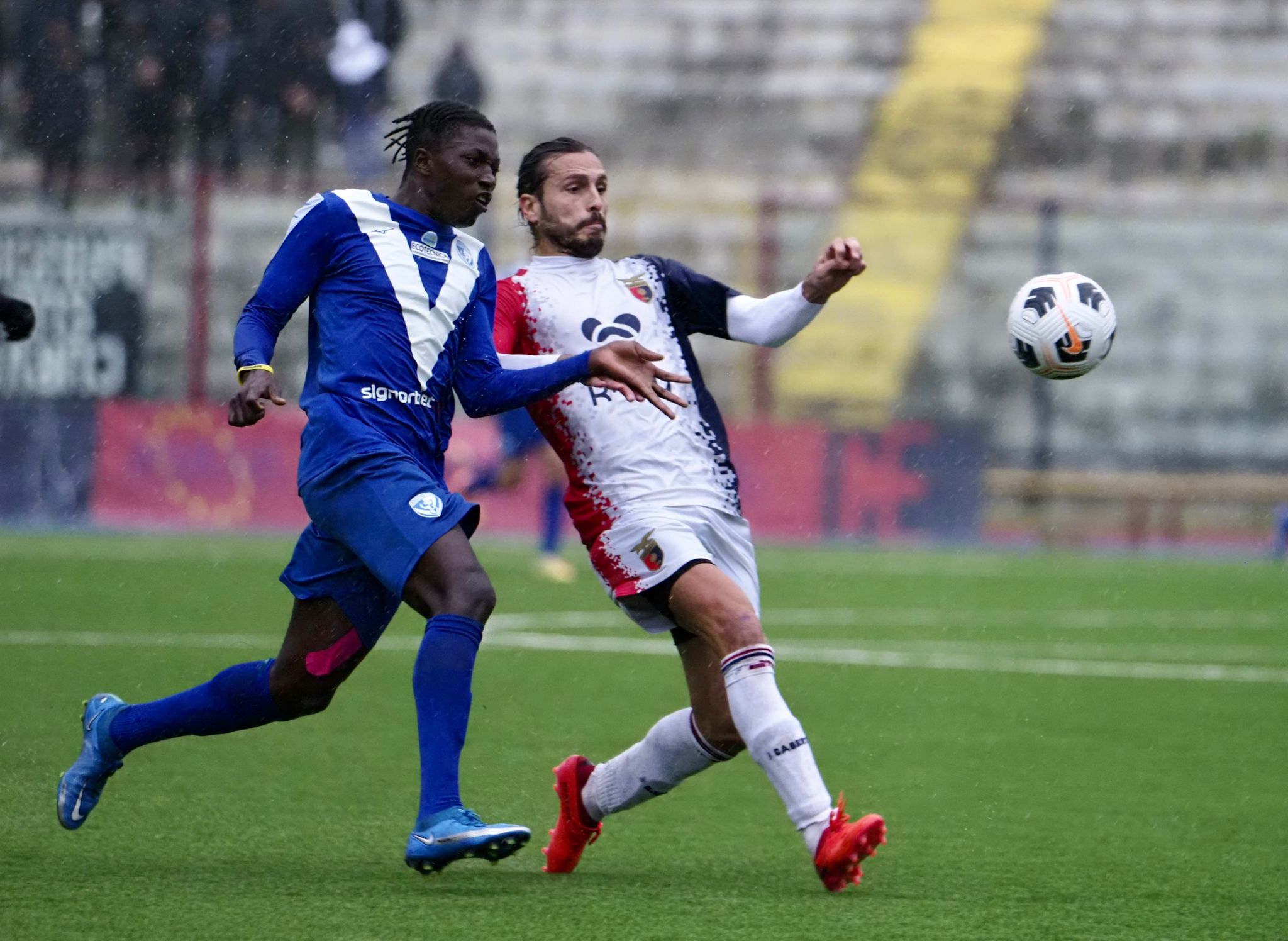 SCONFITTA E CONTESTATA. La Casertana si smarrisce ancora, cin cin del Brindisi al Pinto. La fotogallery dell’incontro