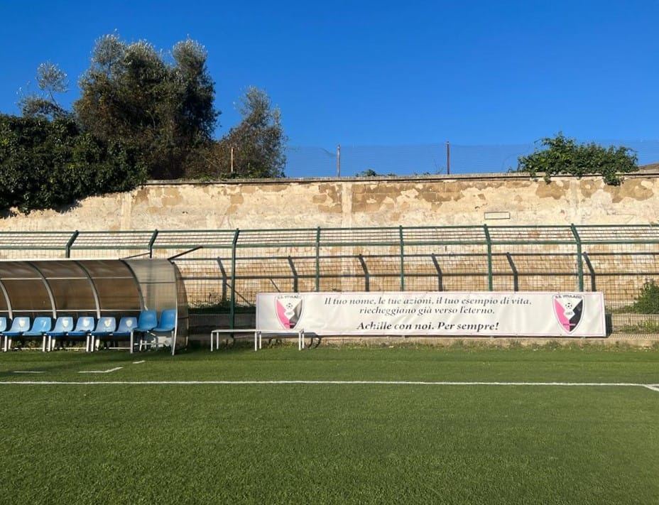 Lo striscione per Achille Cuccari a Vitulazio