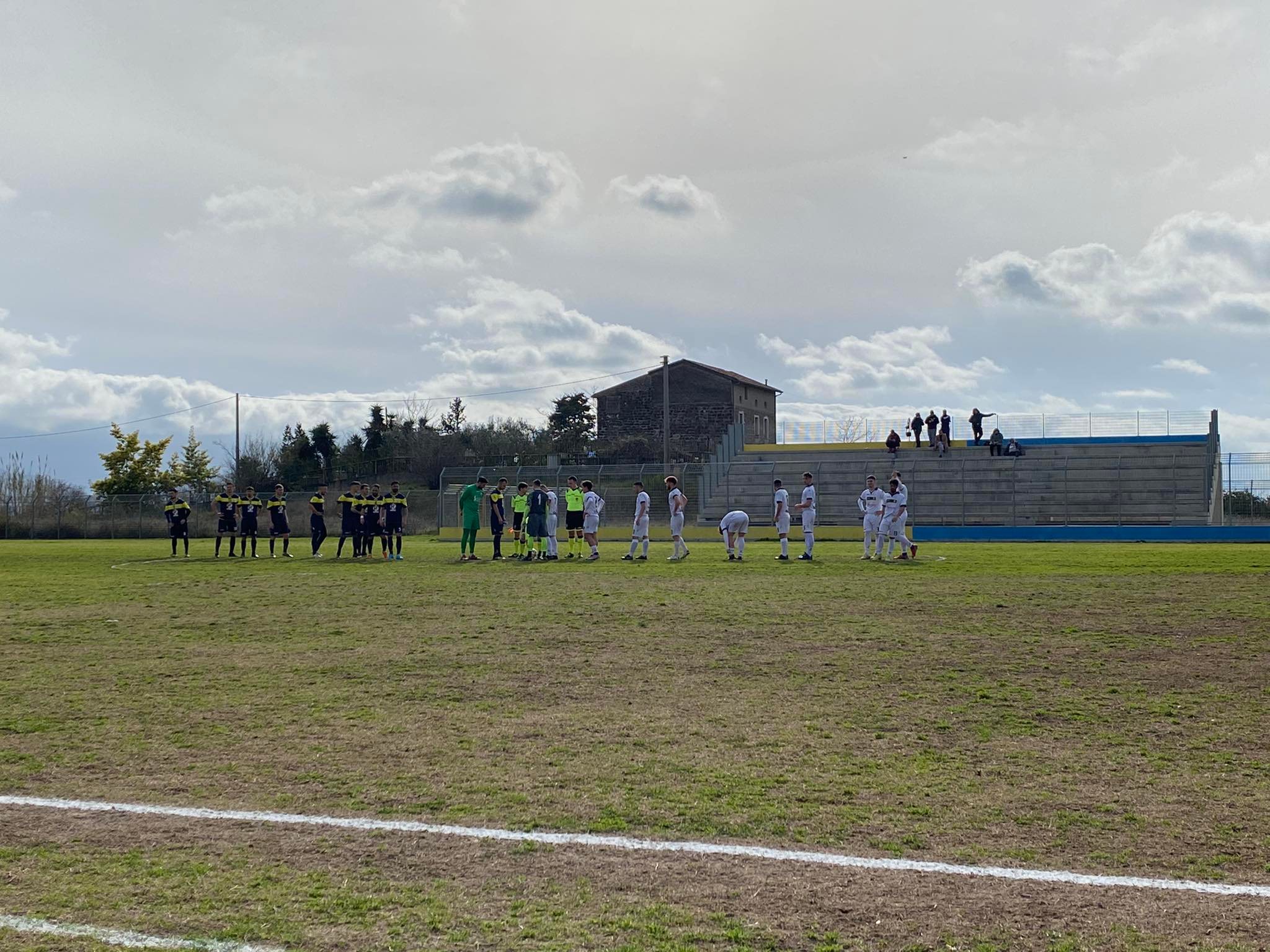 LA SESSANA VIENE FERMATA AL “PRASSINO”. Pari dei gialloblù tra le polemiche con il Lusciano
