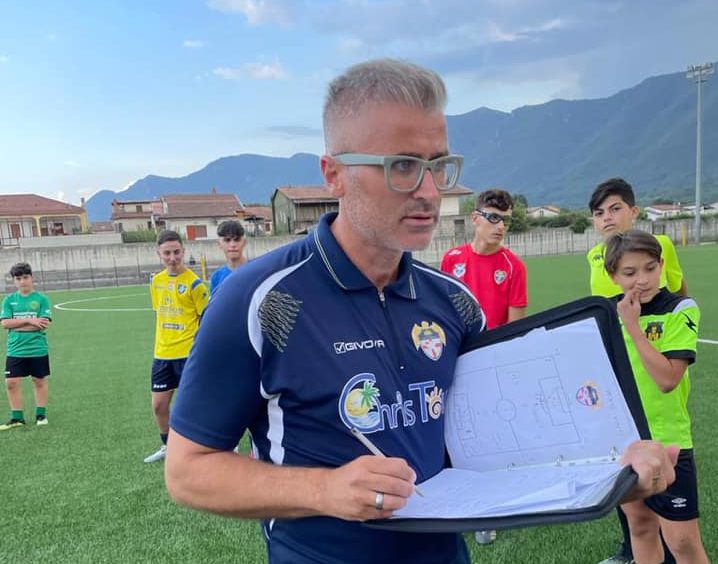 AURORA ALTO CASERTANO, NON C’ PACE. Si dimette l’allenatore, alcuni ‘over’ a rischio cessione