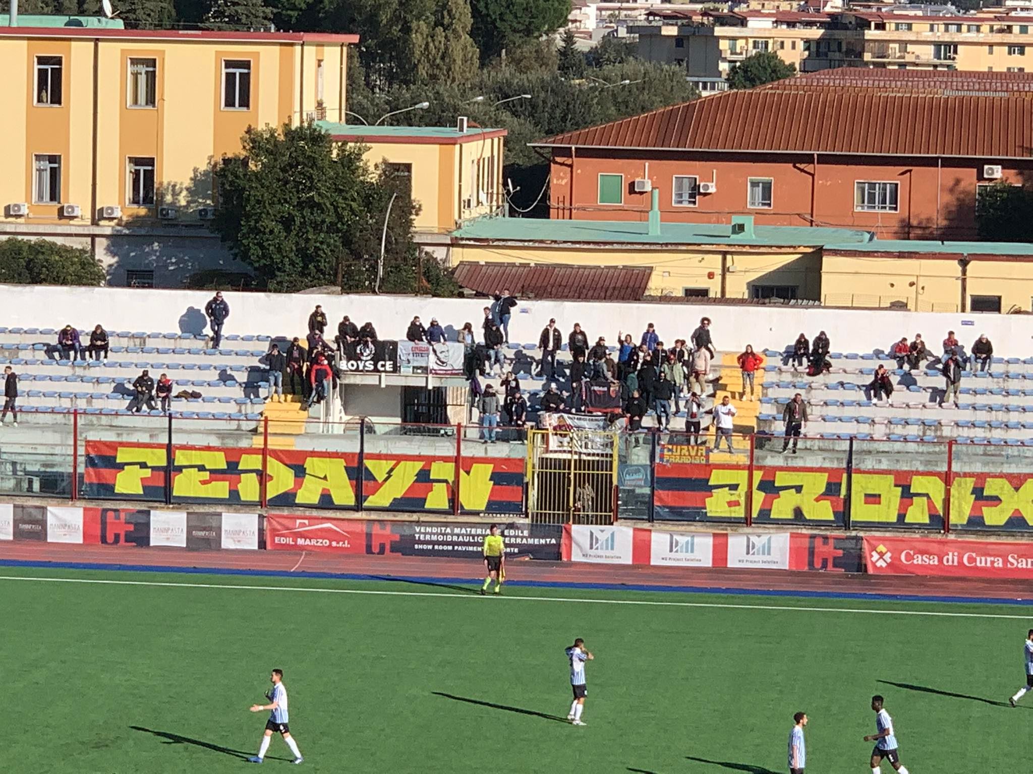 CASERTANA CONTESTATA ALL’INTERVALLO. “Andate a lavorare” e “Vergognatevi” dei tifosi dopo lo 0-2 del Fasano