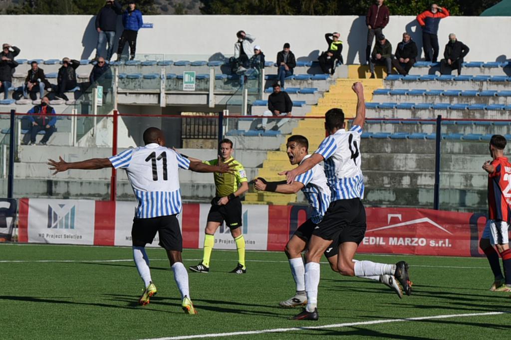 LA CASERTANA PERDE TOTALMENTE LA BUSSOLA. Anche il Fasano canta vittoria al “Pinto”: fischi e cori di contestazione