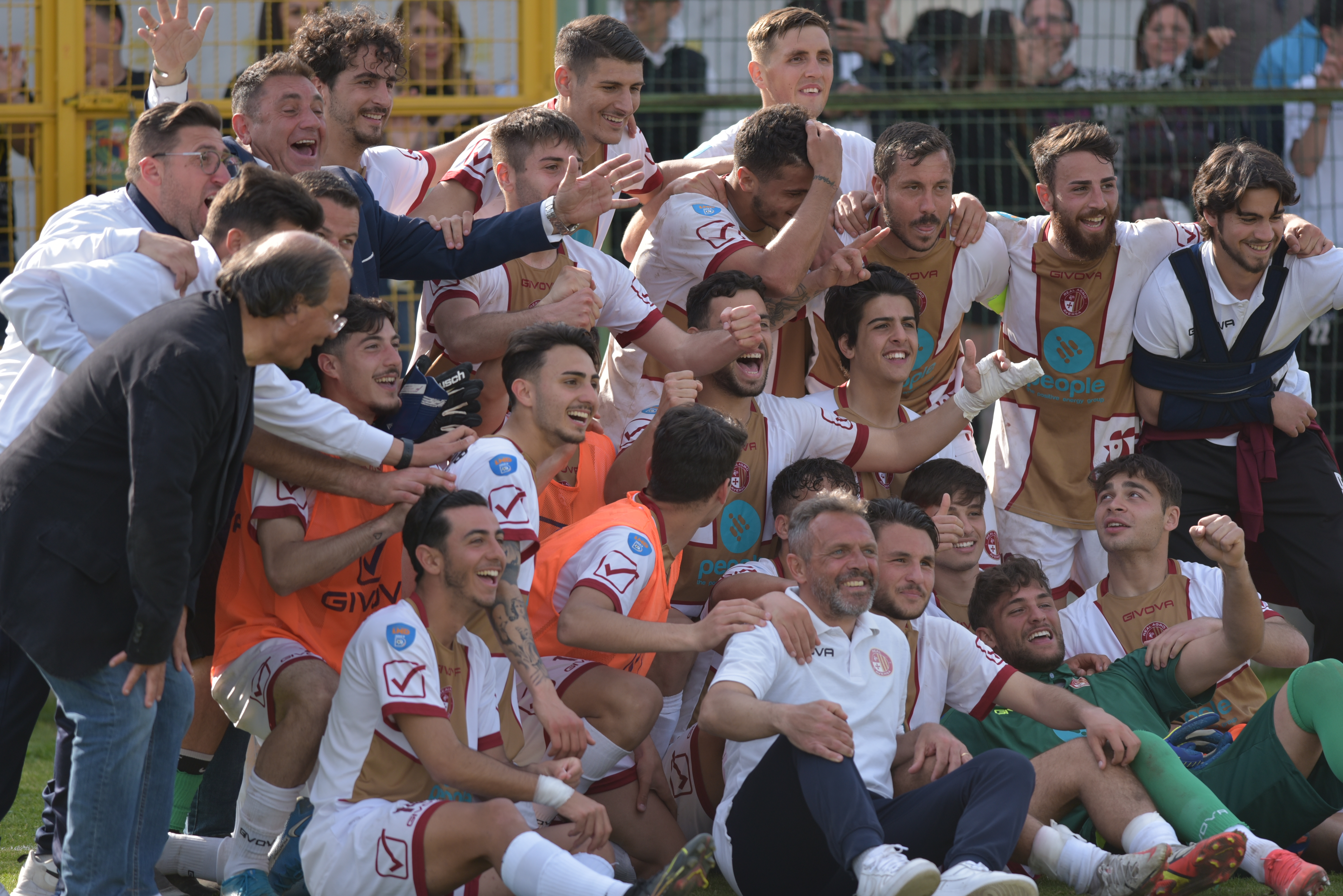 SALVEZZA IN PUGNO. La Real Aversa fa il colpo con il Lamezia e blinda la serie D
