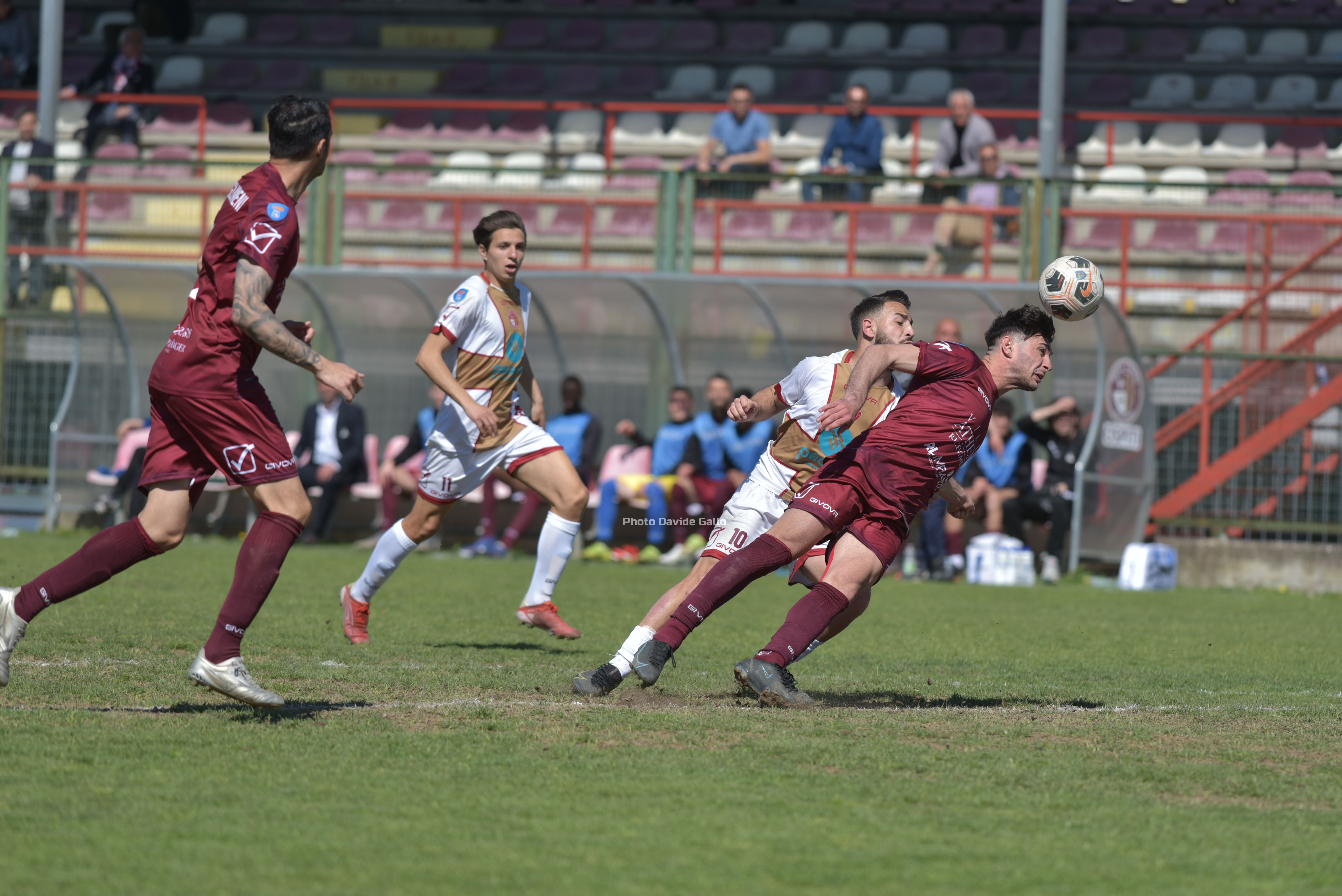 SALVEZZA IN ANTICIPO. Aversa da applausi, la rincorsa dell’Acireale si ferma al ‘Bisceglia’. Ecco la fotogallery del match